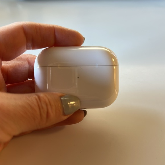 Apple AirPods second generation. - Picture 2 of 5